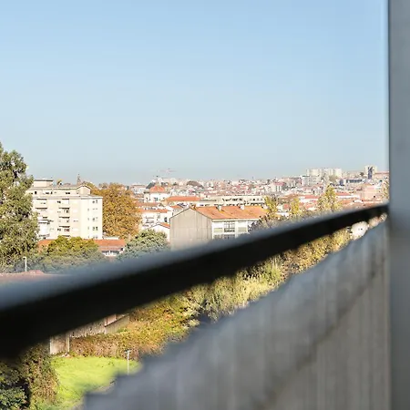 New Luxurious, Spacious With Parking Apartament *