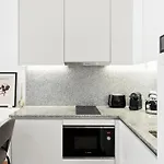 New Luxurious, Spacious With Parking Апартаменты