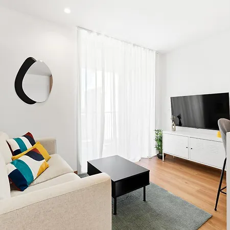 New Luxurious, Spacious With Parking * Вила-Нова-ди-Гая