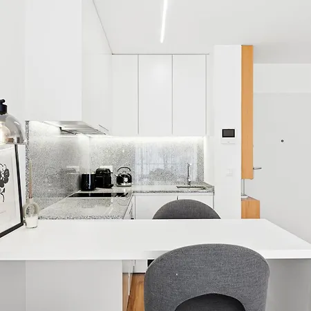 Appartement New Luxurious, Spacious With Parking *