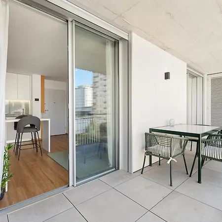 New Luxurious, Spacious With Parking Vila Nova de Gaia