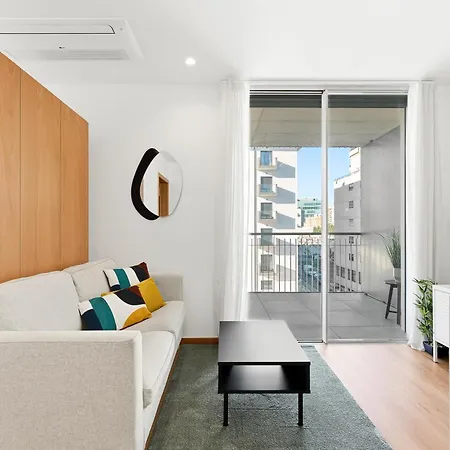 New Luxurious, Spacious With Parking 公寓