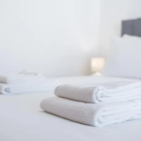 New Luxurious, Spacious With Parking