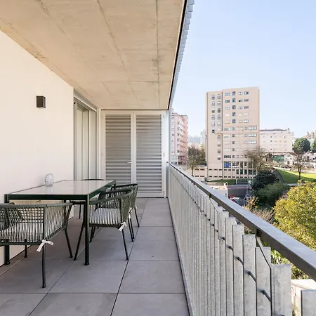 Διαμέρισμα New Luxurious, Spacious With Parking *