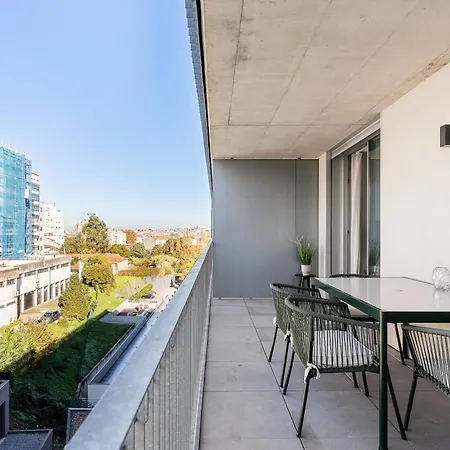 公寓 New Luxurious, Spacious With Parking