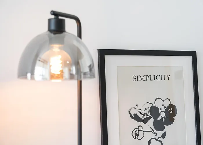 New Luxurious, Spacious With Parking *