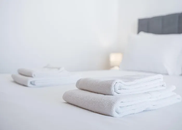 New Luxurious, Spacious With Parking