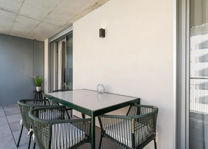 Apartman New Luxurious, Spacious With Parking